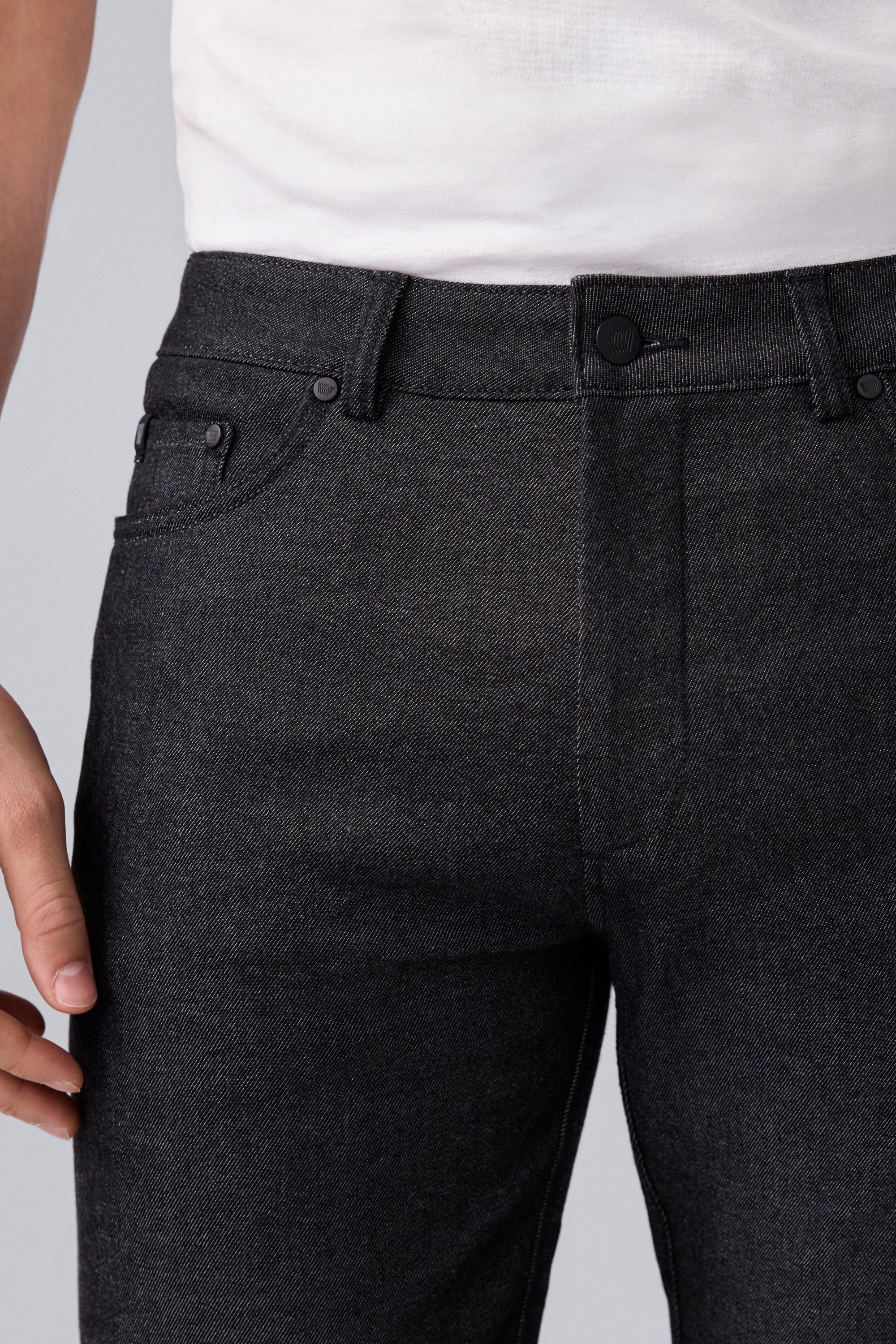 SILVER Denim - Straight Leg Jeans - Image 7